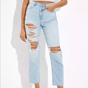 American Eagle Distressed Ripped Mom Jeans in Light Blue Wash size 18
